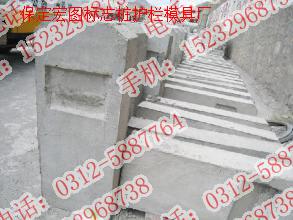 預(yù)制混凝土里程碑塑料模具工程案例